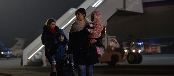 俄一天内第二架撤侨飞机降落莫斯科州 俄一天内第二架撤侨飞机降落莫斯科州 - 俄罗斯卫星通讯社