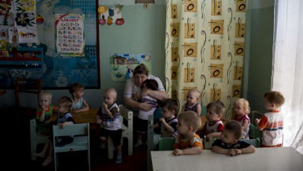 Эвакуация детей из дома ребенка в Луганске - 俄罗斯卫星通讯社