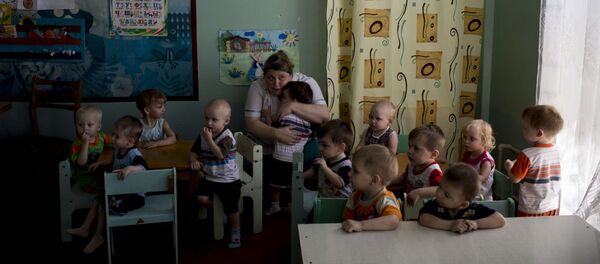 Эвакуация детей из дома ребенка в Луганске - 俄羅斯衛星通訊社