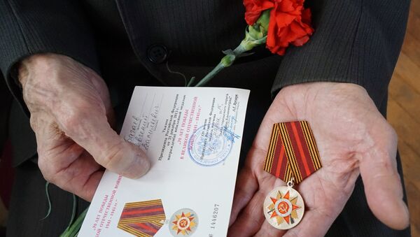 俄駐華使館為中國老兵頒發偉大衛國戰爭勝利70週年獎章 - 俄羅斯衛星通訊社