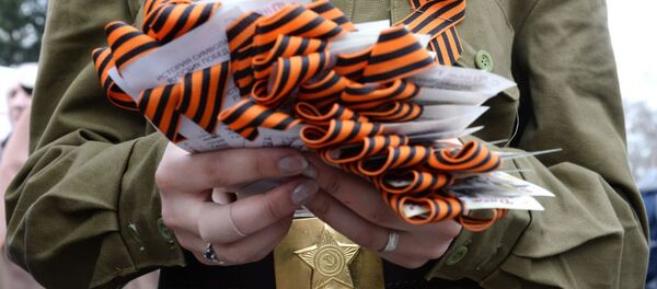 两人因持带有乔治丝带的横幅被基辅警方逮捕 - 俄罗斯卫星通讯社