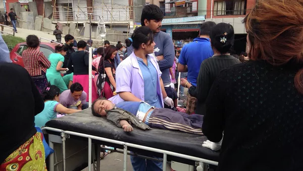 媒體：尼泊爾強震死亡人數上升至449人 - 俄羅斯衛星通訊社