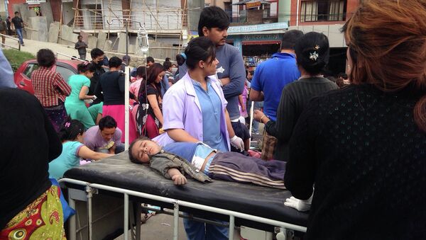 媒体：尼泊尔强震死亡人数上升至449人 - 俄罗斯卫星通讯社