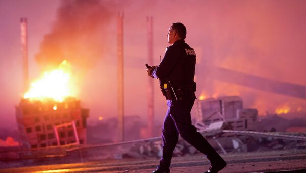 美巴爾的摩警方向違反宵禁的示威者使用煙霧彈 - 俄羅斯衛星通訊社