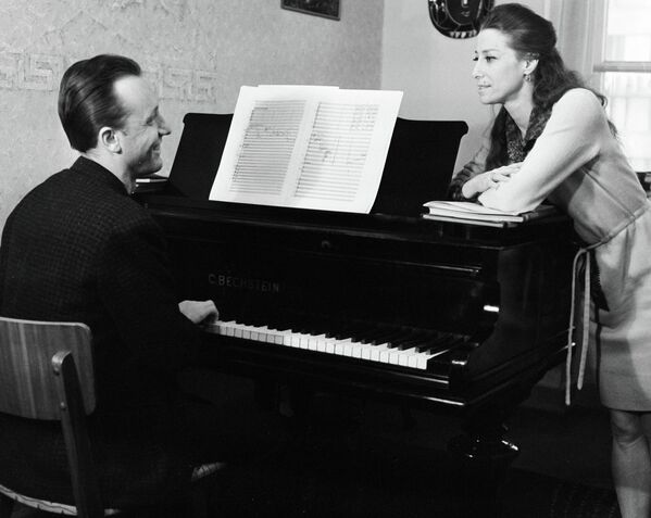 普列謝茨卡婭於1958年與作曲家羅季翁•謝德林結婚。 - 俄羅斯衛星通訊社