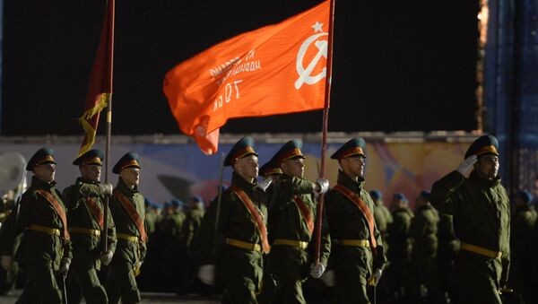 阿穆爾州首府在5月9日來臨之際升起勝利旗幟複製品 - 俄羅斯衛星通訊社