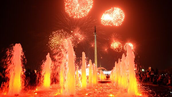 莫斯科為紀念戰爭勝利70週年進行在市內16個地點燃放禮花 - 俄羅斯衛星通訊社