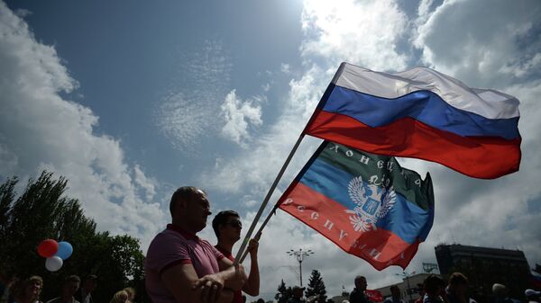  俄羅斯和頓涅茨克人民共和國國旗 - 俄羅斯衛星通訊社