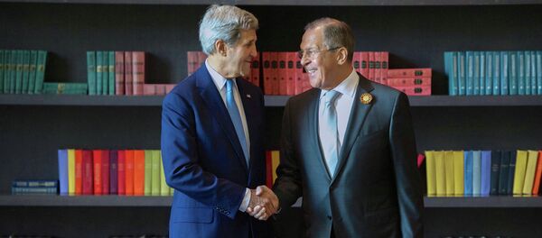 拉夫羅夫與克里確認，烏克蘭危機只能通過政治途徑解決 - 俄羅斯衛星通訊社