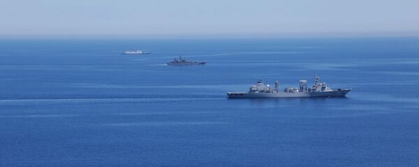 中国国防部:“海上联合—2015(II)”中方编队通过对马海峡 中国国防部:“海上联合—2015(II)”中方编队通过对马海峡 - 俄罗斯卫星通讯社