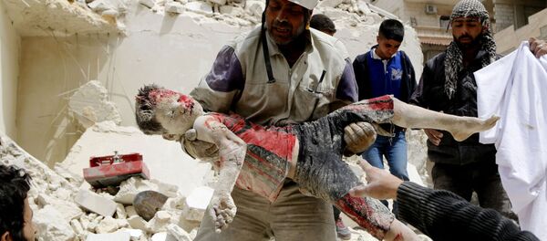 卡坦•奧薩姆(敘利亞)-《民防部隊士兵搬運死去孩子的屍體》 卡坦•奧薩姆(敘利亞)-《民防部隊士兵搬運死去孩子的屍體》 - 俄羅斯衛星通訊社