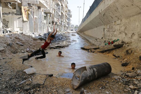 卡坦•奥萨姆（叙利亚）-《街道上的游泳池》 - 俄罗斯卫星通讯社