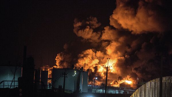 烏克蘭基輔州起火油庫發生爆炸 烏克蘭基輔州起火油庫發生爆炸 - 俄羅斯衛星通訊社