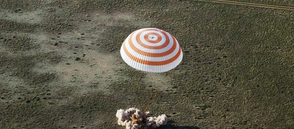 载有国际空间站宇航员的返回舱在哈萨克斯坦预定区域着陆 - 俄罗斯卫星通讯社