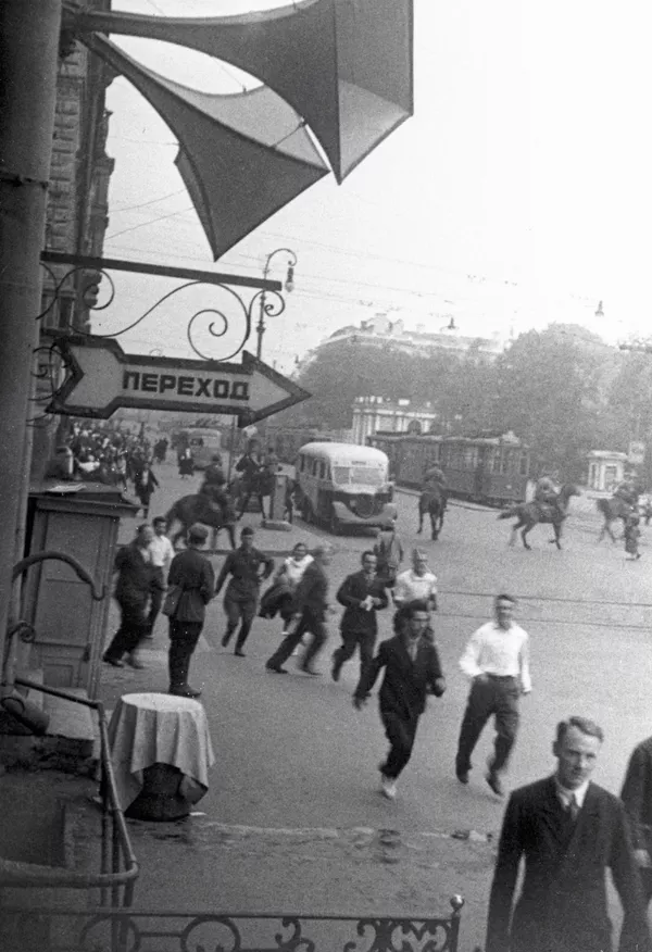 战争初始，列宁格勒响起防空警报。 - 俄罗斯卫星通讯社