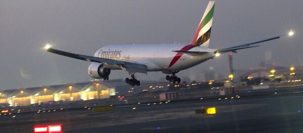 乌干达机场一名阿联酋航空航班机组人员从飞机上坠落 - 俄罗斯卫星通讯社