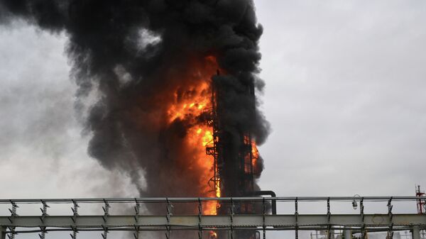 雷击引发墨西哥炼油厂大火致1死1失踪 - 俄罗斯卫星通讯社