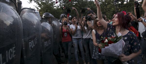 亞美尼亞警方承諾不對示威者動武 - 俄羅斯衛星通訊社