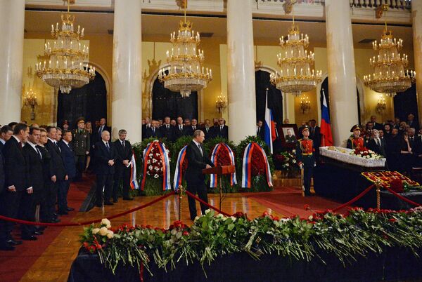 普京抵达与普里马科夫遗体告别仪式 - 俄罗斯卫星通讯社