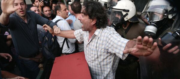 希臘民眾舉行集會抗議活動反對全民公投 - 俄羅斯衛星通訊社