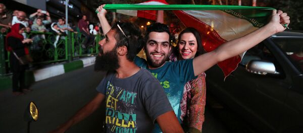 伊朗如同過節一般歡慶伊核協議達成,萬人空巷 伊朗如同過節一般歡慶伊核協議達成,萬人空巷 - 俄羅斯衛星通訊社