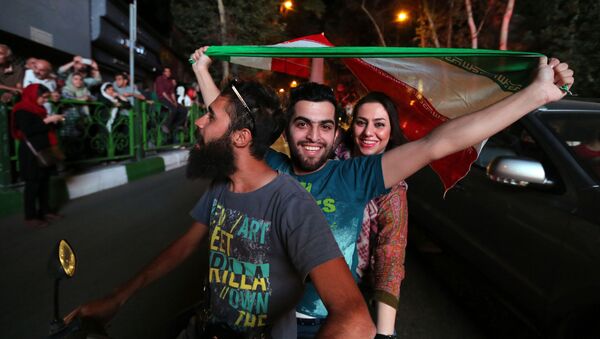 Празднование ядерного соглашения на улицах Тегерана - 俄羅斯衛星通訊社