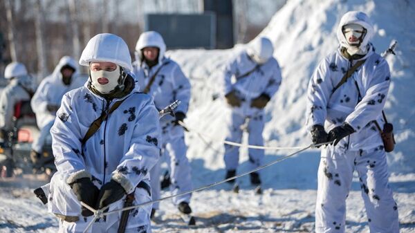 俄東部軍區軍人訓練期間在北極測定“敵機”坐標 - 俄羅斯衛星通訊社