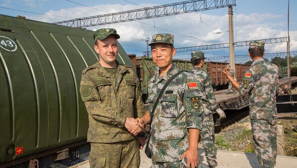俄军事代表团访华期间学习中方部队管理经验 - 俄罗斯卫星通讯社