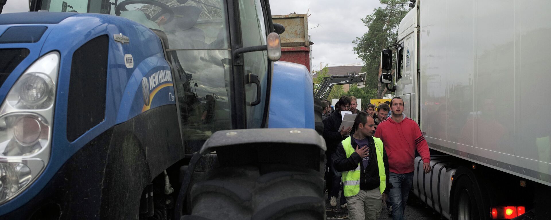 法國農民封鎖巴黎附近的公路 - 俄羅斯衛星通訊社, 1920, 06.01.2025