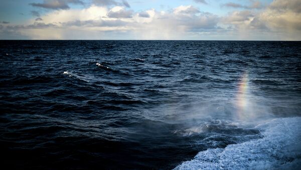 俄海军“伊戈尔•别洛乌索夫”号将潜水器下潜至大西洋1000米深处 - 俄罗斯卫星通讯社