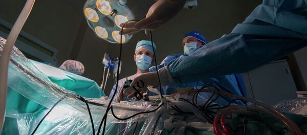 電視台：美國醫生成功為男孩移植雙手 創歷史先河 - 俄羅斯衛星通訊社