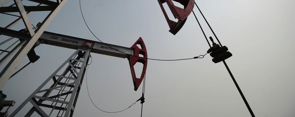 oil derricks - 俄罗斯卫星通讯社