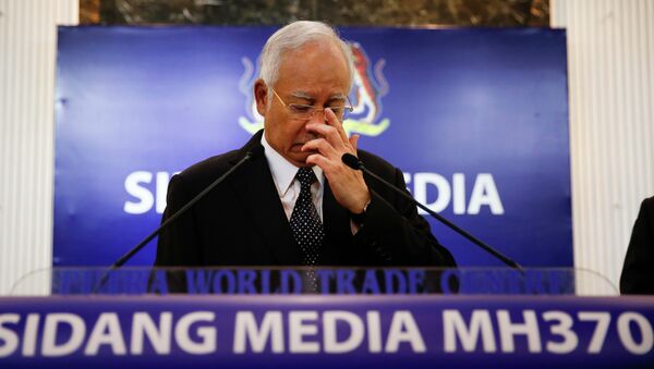 O primeiro-ministro malaio, Najib Razak, em coletiva de imprensa sobre os destroços do MH370, em Kuala Lumpur, nesta quarta-feira (quinta-feira na Malásia), 5 - 俄羅斯衛星通訊社