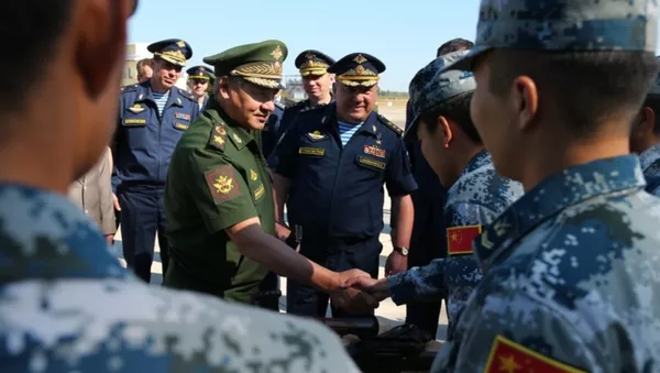 俄中參加2015俄羅斯國際軍事比賽第四階段空降兵競賽 - 俄羅斯衛星通訊社