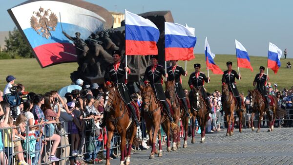 梅德韋傑夫歡迎俄羅斯國旗日愛國活動參加者 - 俄羅斯衛星通訊社