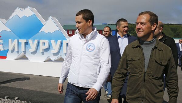 Председатель правительства России Дмитрий Медведев во время посещения острова Итуруп на Курилах - 俄羅斯衛星通訊社