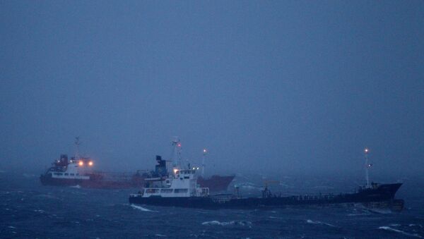 俄滨海边疆区拖船撞上沉没的驳船后漏洞 - 俄罗斯卫星通讯社