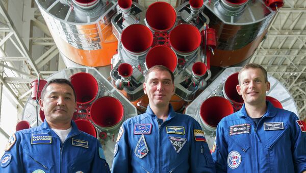 俄罗斯宇航员谢尔盖·沃尔科夫、哈萨克斯坦宇航员艾登·阿姆别托夫和丹麦宇航员安德里亚斯·摩根森 - 俄罗斯卫星通讯社