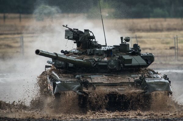 2014年第三届俄罗斯国际机械制造技术展览会（莫斯科州茹科夫斯基）上，T-90坦克参加“不可战胜和传奇的”爱国主义计划特别展示。 - 俄罗斯卫星通讯社