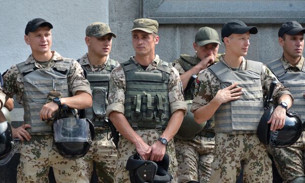 烏拉達附近示威人群試圖衝擊議會 - 俄羅斯衛星通訊社