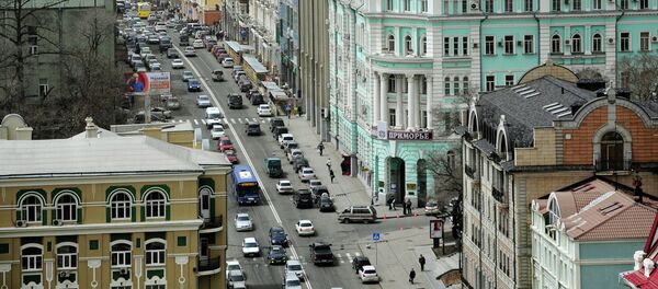 Россия. Владивосток. Вид на здание банка Приморье (справа) (бывший штаб Сибирской флотилии) на Светланской улице. - 俄羅斯衛星通訊社