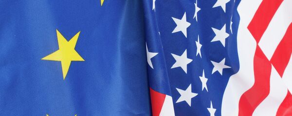 Banderas de la UE y de EEUU - 俄羅斯衛星通訊社