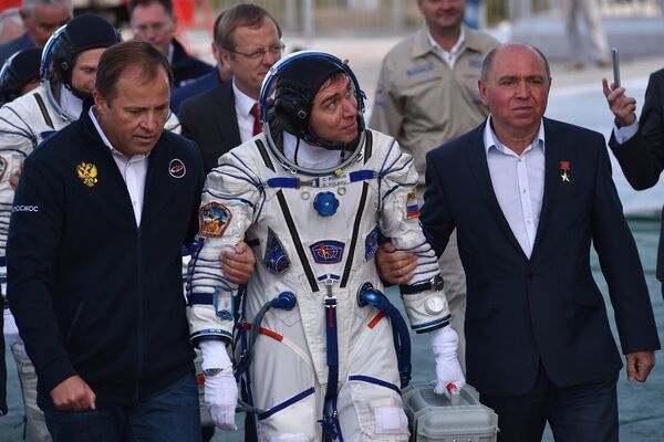 宇航員謝爾蓋•沃爾科夫在“聯盟TMA-18M” 號飛船發射前 - 俄羅斯衛星通訊社