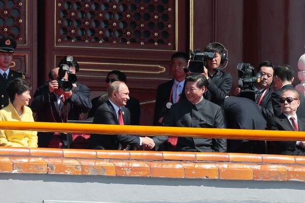 北京纪念二战胜利70周年阅兵开始前的俄罗斯总统普京与中国国家主席习近平 - 俄罗斯卫星通讯社