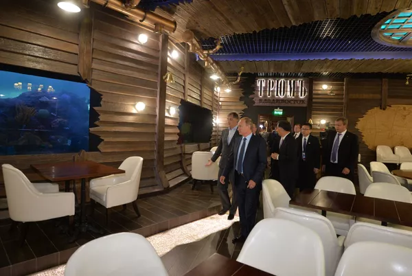 俄羅斯總統弗拉基米爾•普京參觀俄羅斯島海洋館 俄羅斯總統弗拉基米爾•普京參觀俄羅斯島海洋館 - 俄羅斯衛星通訊社