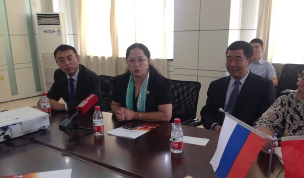 中俄學院院長賈旭傑(中間) 中俄學院院長賈旭傑(中間) - 俄羅斯衛星通訊社