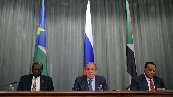 俄羅斯外長拉夫羅夫，蘇丹外長甘杜爾和南蘇丹外長本傑明 - 俄羅斯衛星通訊社