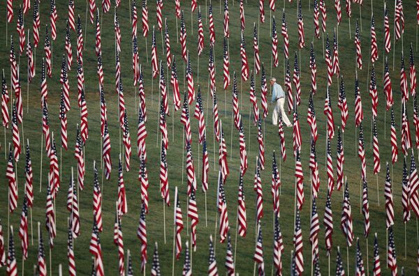 美国竖数千面国旗悼念“9•11”遇难者 - 俄罗斯卫星通讯社