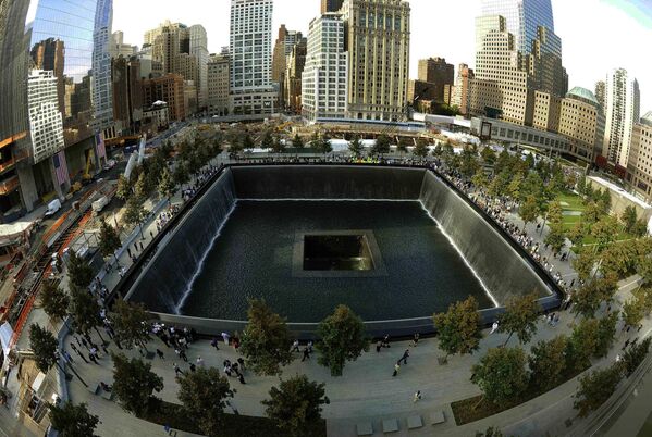 “9•11”恐怖襲擊事件10週年在紐約“9•11”國家紀念博物館旁邊的遇難者家屬 - 俄羅斯衛星通訊社