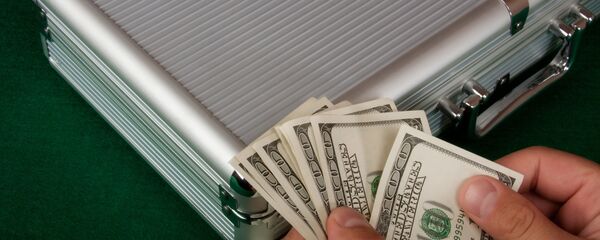 李嘉诚被批不爱国 李嘉诚被批不爱国 - 俄罗斯卫星通讯社